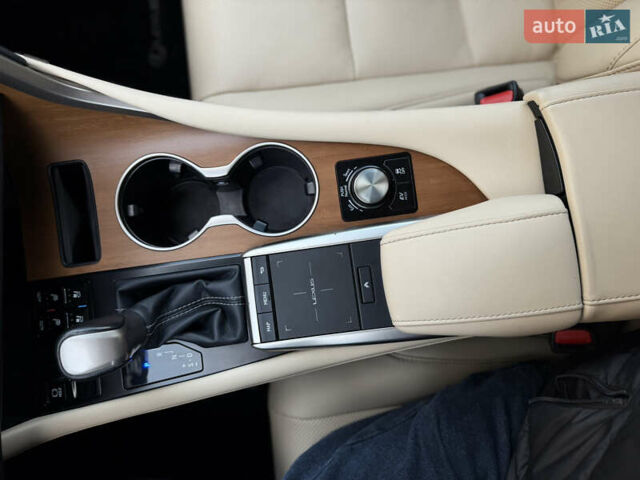 Белый Лексус РХ, объемом двигателя 3.5 л и пробегом 92 тыс. км за 37500 $, фото 52 на Automoto.ua