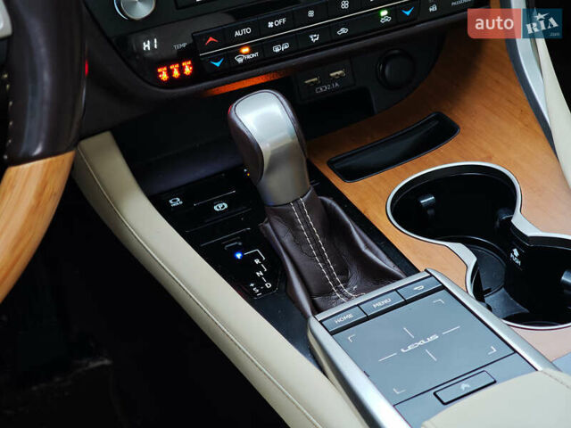 Белый Лексус РХ, объемом двигателя 3.5 л и пробегом 58 тыс. км за 49890 $, фото 16 на Automoto.ua