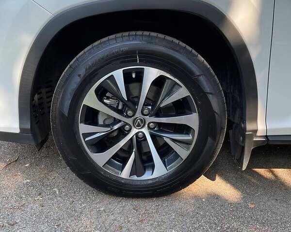 Лексус РХ 2020 в Киеве на Automoto.ua Белый Лексус РХ, объемом двигателя 2 л и пробегом 47 тыс. км за 45000 $, фото 16 на Automoto.ua