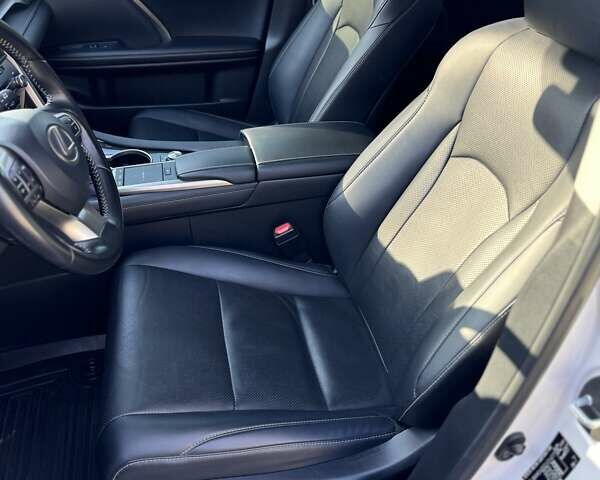 Білий Лексус РХ, об'ємом двигуна 2 л та пробігом 73 тис. км за 43700 $, фото 11 на Automoto.ua