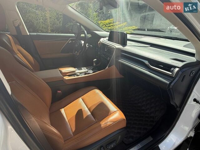 Білий Лексус РХ, об'ємом двигуна 2 л та пробігом 71 тис. км за 38999 $, фото 26 на Automoto.ua