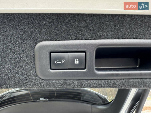 Белый Лексус РХ, объемом двигателя 3.46 л и пробегом 135 тыс. км за 44444 $, фото 38 на Automoto.ua