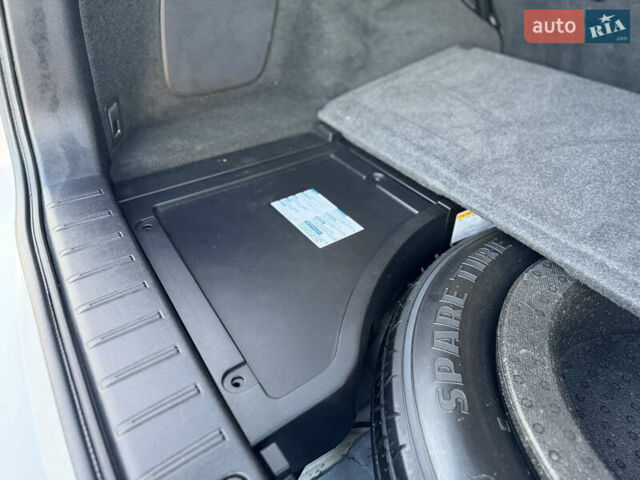 Белый Лексус РХ, объемом двигателя 3.5 л и пробегом 92 тыс. км за 37500 $, фото 69 на Automoto.ua