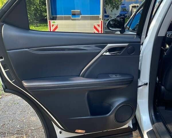 Лексус РХ 2020 в Киеве на Automoto.ua Белый Лексус РХ, объемом двигателя 2 л и пробегом 47 тыс. км за 45000 $, фото 6 на Automoto.ua