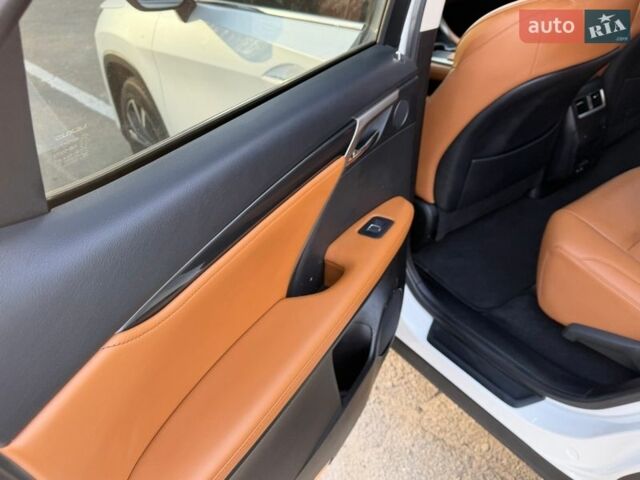 Белый Лексус РХ, объемом двигателя 2 л и пробегом 71 тыс. км за 40900 $, фото 14 на Automoto.ua