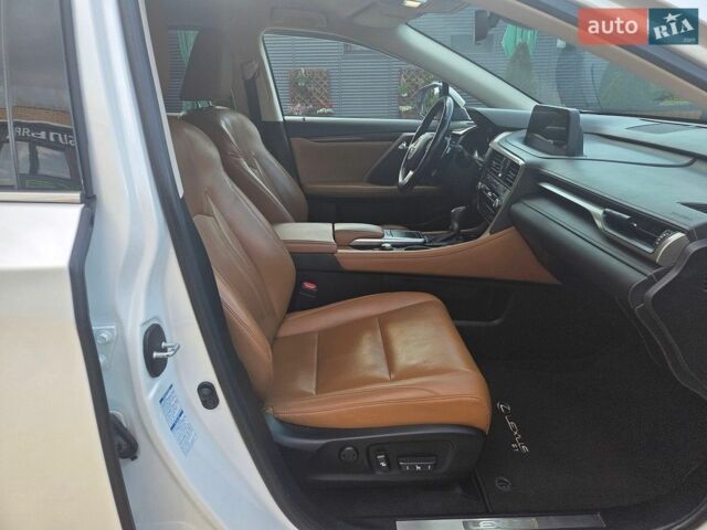 Белый Лексус РХ, объемом двигателя 2 л и пробегом 167 тыс. км за 37900 $, фото 24 на Automoto.ua