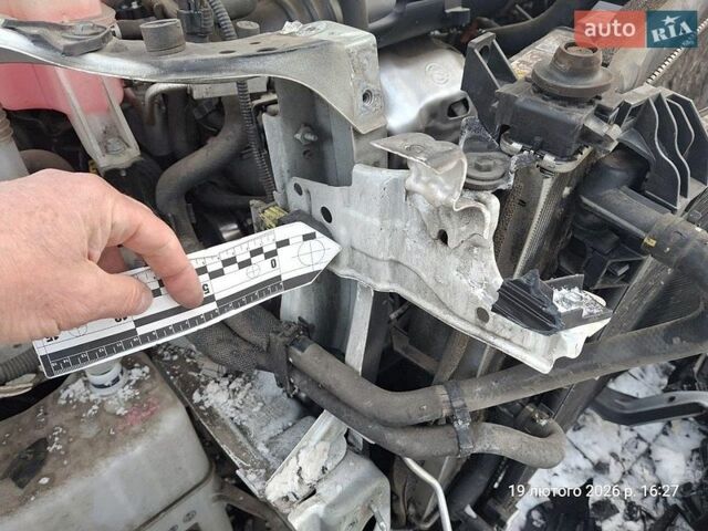 Белый Лексус РХ, объемом двигателя 2 л и пробегом 85 тыс. км за 24434 $, фото 60 на Automoto.ua