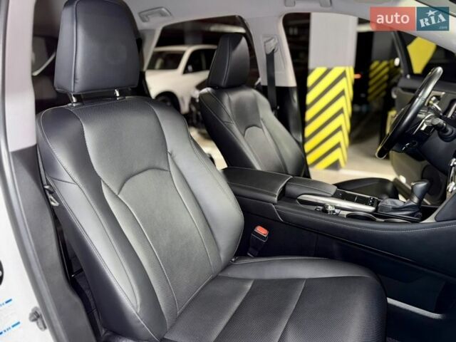 Білий Лексус РХ, об'ємом двигуна 2 л та пробігом 69 тис. км за 43500 $, фото 35 на Automoto.ua