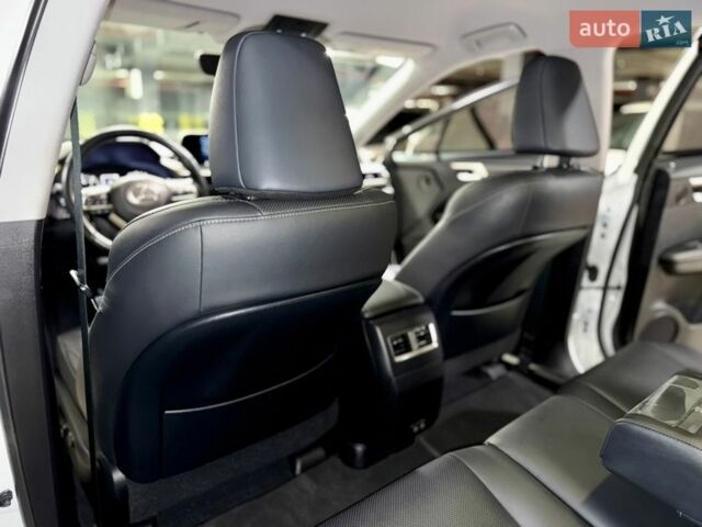 Білий Лексус РХ, об'ємом двигуна 2 л та пробігом 69 тис. км за 43500 $, фото 26 на Automoto.ua