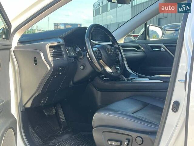 Лексус РХ 2021 в Львове на Automoto.ua Белый Лексус РХ, объемом двигателя 2 л и пробегом 104 тыс. км за 42290 $, фото 43 на Automoto.ua