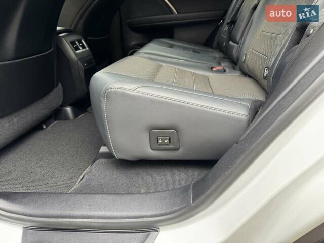 Белый Лексус РХ, объемом двигателя 3.46 л и пробегом 1 тыс. км за 65000 $, фото 13 на Automoto.ua