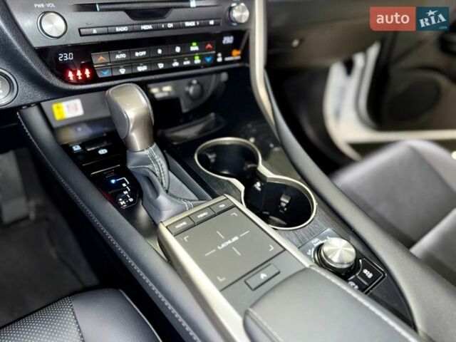 Білий Лексус РХ, об'ємом двигуна 2 л та пробігом 69 тис. км за 43500 $, фото 20 на Automoto.ua