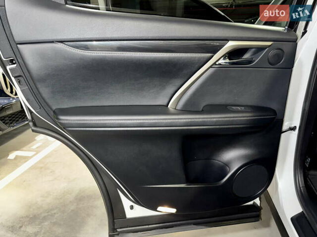 Білий Лексус РХ, об'ємом двигуна 2 л та пробігом 69 тис. км за 45700 $, фото 29 на Automoto.ua