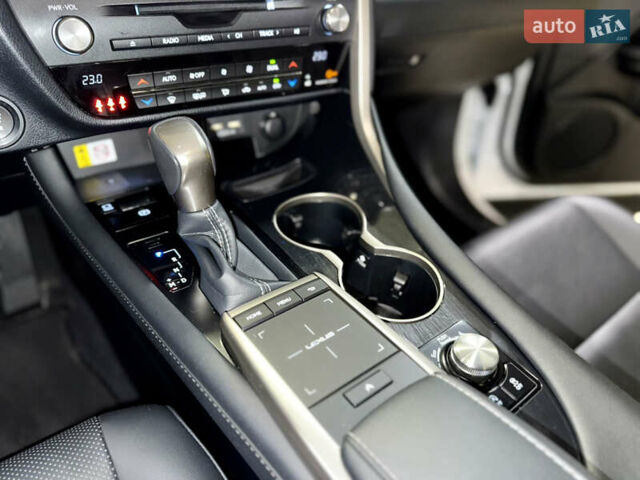 Білий Лексус РХ, об'ємом двигуна 2 л та пробігом 69 тис. км за 45700 $, фото 20 на Automoto.ua