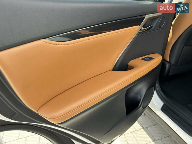 Белый Лексус РХ, объемом двигателя 2 л и пробегом 47 тыс. км за 53000 $, фото 10 на Automoto.ua