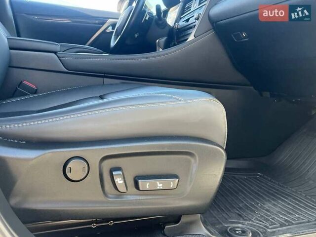 Лексус РХ 2021 в Львове на Automoto.ua Белый Лексус РХ, объемом двигателя 2 л и пробегом 104 тыс. км за 42290 $, фото 20 на Automoto.ua