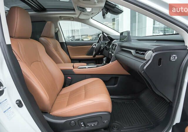 Белый Лексус РХ, объемом двигателя 3.5 л и пробегом 40 тыс. км за 60542 $, фото 5 на Automoto.ua