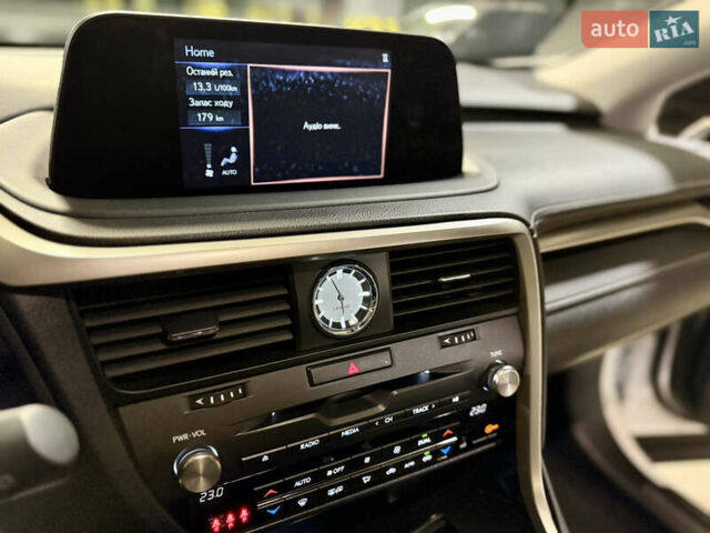 Білий Лексус РХ, об'ємом двигуна 2 л та пробігом 69 тис. км за 45700 $, фото 21 на Automoto.ua