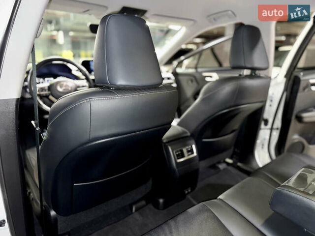 Білий Лексус РХ, об'ємом двигуна 2 л та пробігом 69 тис. км за 48500 $, фото 27 на Automoto.ua