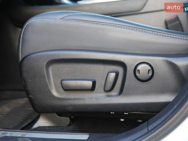 Белый Лексус РХ, объемом двигателя 3.46 л и пробегом 146 тыс. км за 53500 $, фото 13 на Automoto.ua