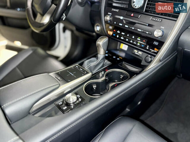 Білий Лексус РХ, об'ємом двигуна 2 л та пробігом 69 тис. км за 45700 $, фото 38 на Automoto.ua