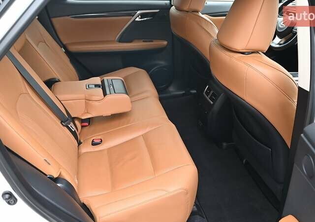 Белый Лексус РХ, объемом двигателя 2 л и пробегом 107 тыс. км за 41069 $, фото 6 на Automoto.ua