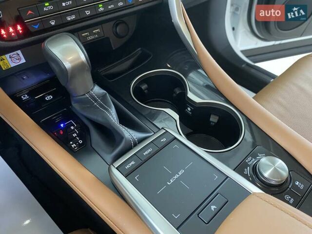 Белый Лексус РХ, объемом двигателя 2 л и пробегом 4 тыс. км за 53500 $, фото 26 на Automoto.ua