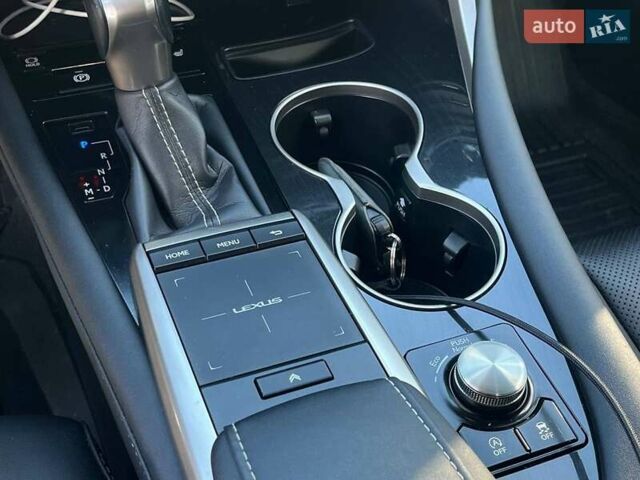 Лексус РХ 2021 в Львове на Automoto.ua Белый Лексус РХ, объемом двигателя 2 л и пробегом 104 тыс. км за 42290 $, фото 33 на Automoto.ua