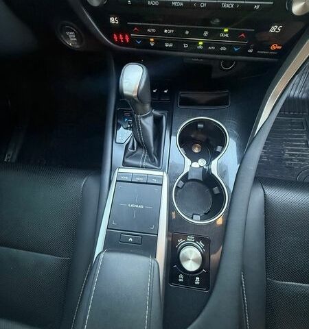 Белый Лексус РХ, объемом двигателя 2 л и пробегом 65 тыс. км за 49990 $, фото 12 на Automoto.ua