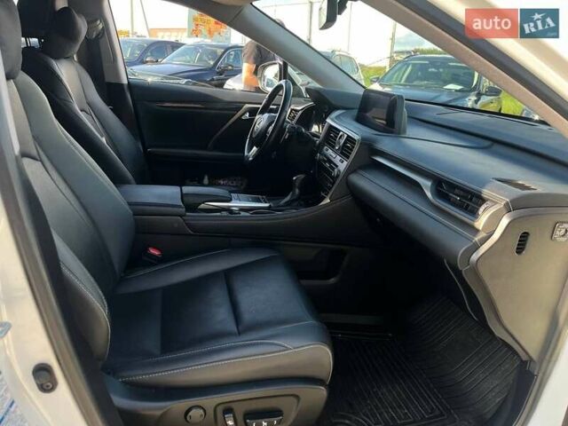 Лексус РХ 2021 в Львове на Automoto.ua Белый Лексус РХ, объемом двигателя 2 л и пробегом 104 тыс. км за 42290 $, фото 21 на Automoto.ua