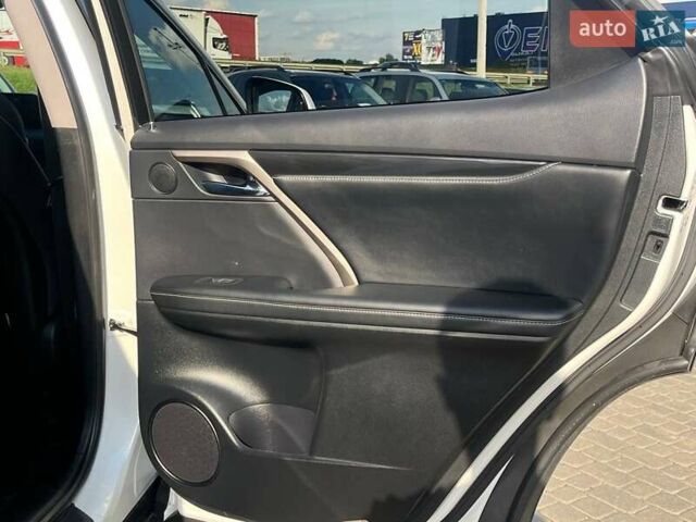 Лексус РХ 2021 в Львове на Automoto.ua Белый Лексус РХ, объемом двигателя 2 л и пробегом 104 тыс. км за 42290 $, фото 22 на Automoto.ua