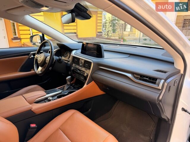 Белый Лексус РХ, объемом двигателя 2 л и пробегом 65 тыс. км за 46500 $, фото 24 на Automoto.ua