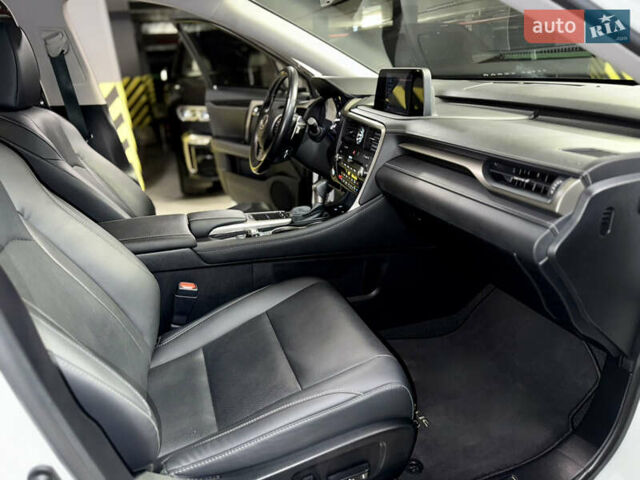 Білий Лексус РХ, об'ємом двигуна 2 л та пробігом 69 тис. км за 48500 $, фото 34 на Automoto.ua