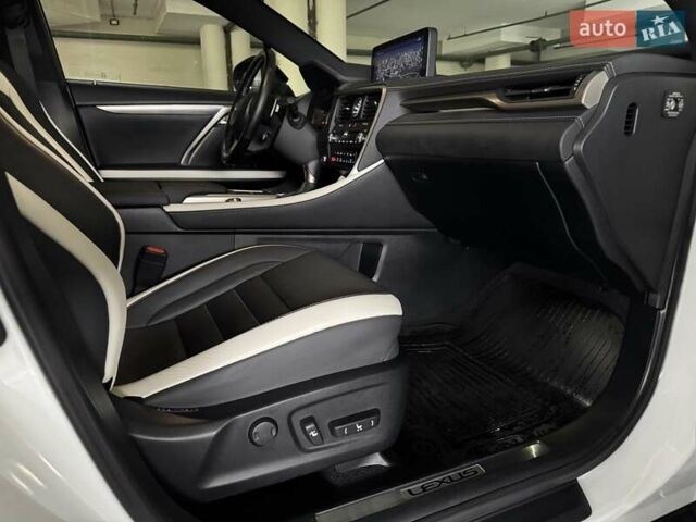 Лексус РХ 2021 в Киеве на Automoto.ua Белый Лексус РХ, объемом двигателя 3.46 л и пробегом 32 тыс. км за 56000 $, фото 26 на Automoto.ua