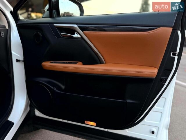 Білий Лексус РХ, об'ємом двигуна 2 л та пробігом 87 тис. км за 35990 $, фото 16 на Automoto.ua