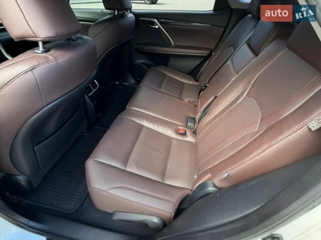 Белый Лексус РХ, объемом двигателя 2 л и пробегом 44 тыс. км за 51000 $, фото 17 на Automoto.ua