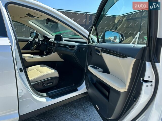 Білий Лексус РХ, об'ємом двигуна 2 л та пробігом 26 тис. км за 49500 $, фото 20 на Automoto.ua