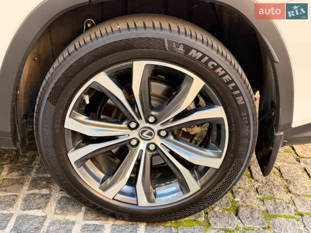 Белый Лексус РХ, объемом двигателя 2 л и пробегом 65 тыс. км за 46500 $, фото 12 на Automoto.ua