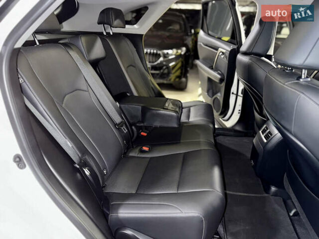 Білий Лексус РХ, об'ємом двигуна 2 л та пробігом 69 тис. км за 48500 $, фото 30 на Automoto.ua