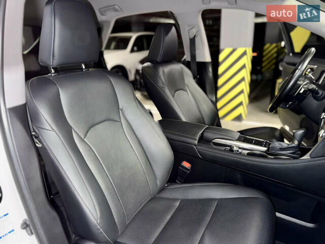 Білий Лексус РХ, об'ємом двигуна 2 л та пробігом 69 тис. км за 45700 $, фото 35 на Automoto.ua