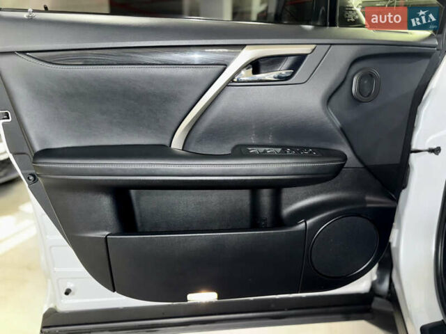 Білий Лексус РХ, об'ємом двигуна 2 л та пробігом 69 тис. км за 48500 $, фото 24 на Automoto.ua