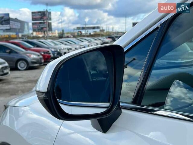 Лексус РХ 2021 в Львове на Automoto.ua Белый Лексус РХ, объемом двигателя 2 л и пробегом 104 тыс. км за 42290 $, фото 13 на Automoto.ua
