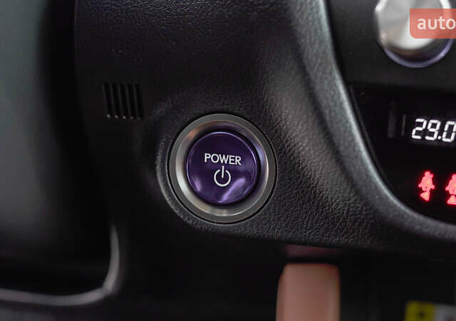 Белый Лексус РХ, объемом двигателя 3.5 л и пробегом 40 тыс. км за 60542 $, фото 28 на Automoto.ua