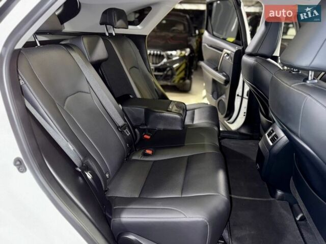 Білий Лексус РХ, об'ємом двигуна 2 л та пробігом 69 тис. км за 43500 $, фото 31 на Automoto.ua