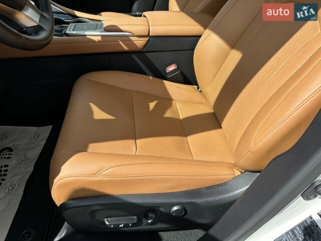 Білий Лексус РХ, об'ємом двигуна 2 л та пробігом 55 тис. км за 49000 $, фото 8 на Automoto.ua