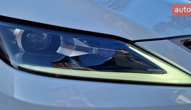 Білий Лексус РХ, об'ємом двигуна 3.46 л та пробігом 137 тис. км за 54000 $, фото 3 на Automoto.ua