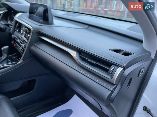 Белый Лексус РХ, объемом двигателя 2 л и пробегом 97 тыс. км за 42800 $, фото 64 на Automoto.ua