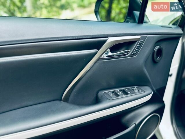 Білий Лексус РХ, об'ємом двигуна 3.5 л та пробігом 62 тис. км за 54500 $, фото 35 на Automoto.ua