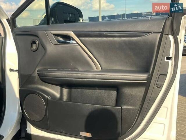 Лексус РХ 2021 в Львове на Automoto.ua Белый Лексус РХ, объемом двигателя 2 л и пробегом 104 тыс. км за 42290 $, фото 14 на Automoto.ua