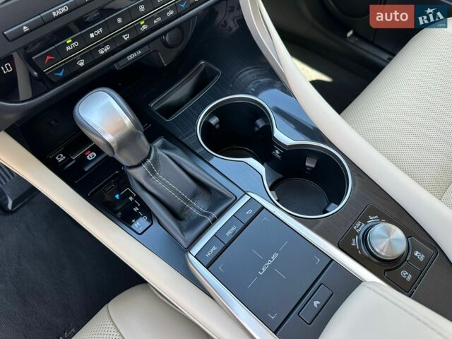 Білий Лексус РХ, об'ємом двигуна 2 л та пробігом 26 тис. км за 49500 $, фото 10 на Automoto.ua